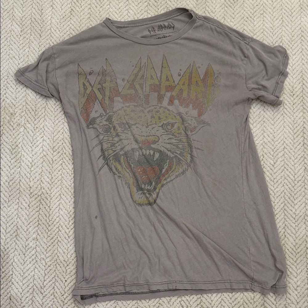 Def Leppard Graphic Band Tee - Gray with Vintage Leopard Print